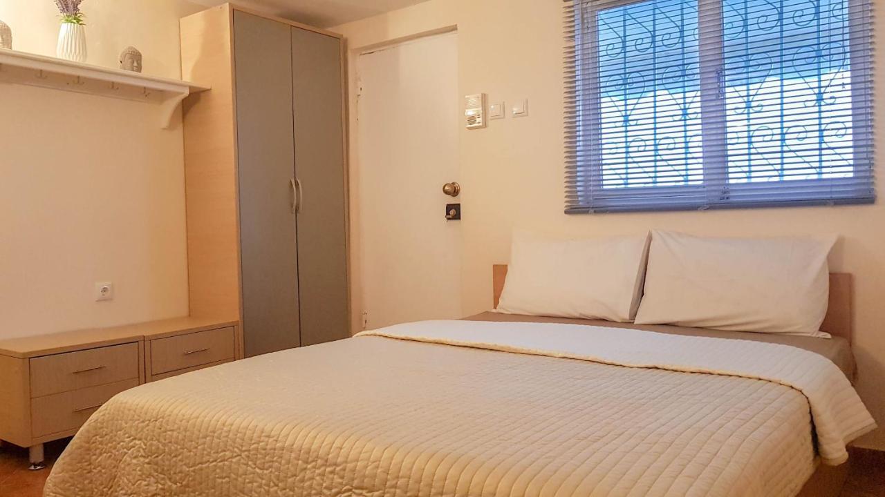 Studio With City View Apartman Tirnavos Kültér fotó