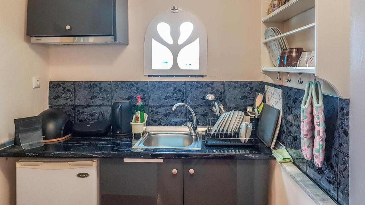 Studio With City View Apartman Tirnavos Kültér fotó